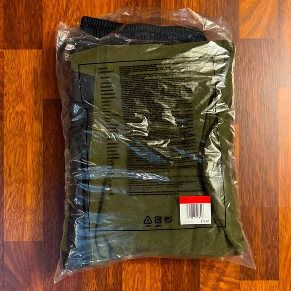 XL Nike lifestyle fleece sweatpants. NEW WITH TAGS! - Picture 5 of 6